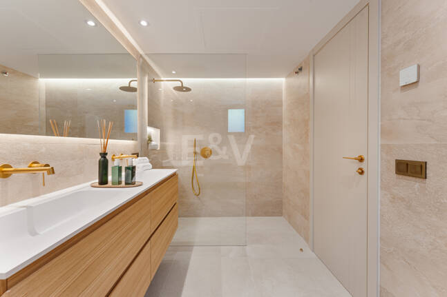 Makellose Villa an der Golden Mile mit Wunderschönem Meer- und Bergblick