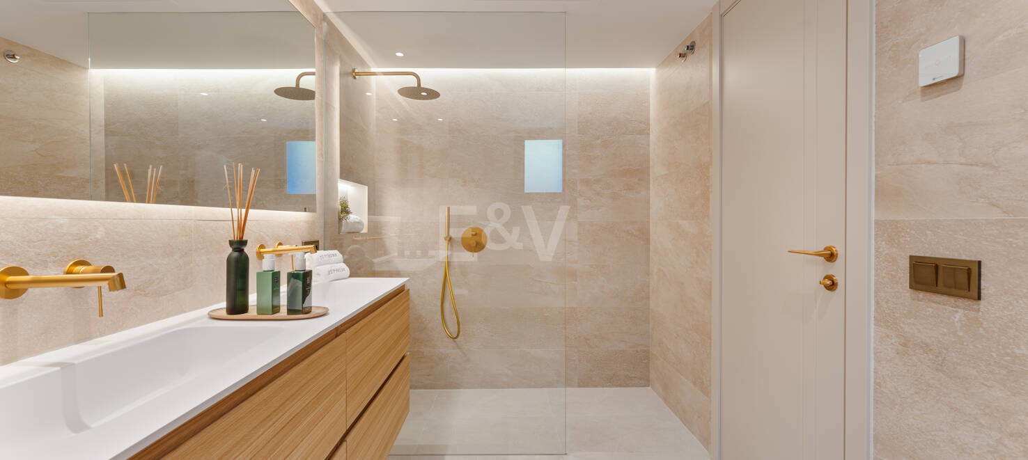 Luxuriöse Modernisierte Villa mit Meerblick an der Goldenen Meile von Marbella