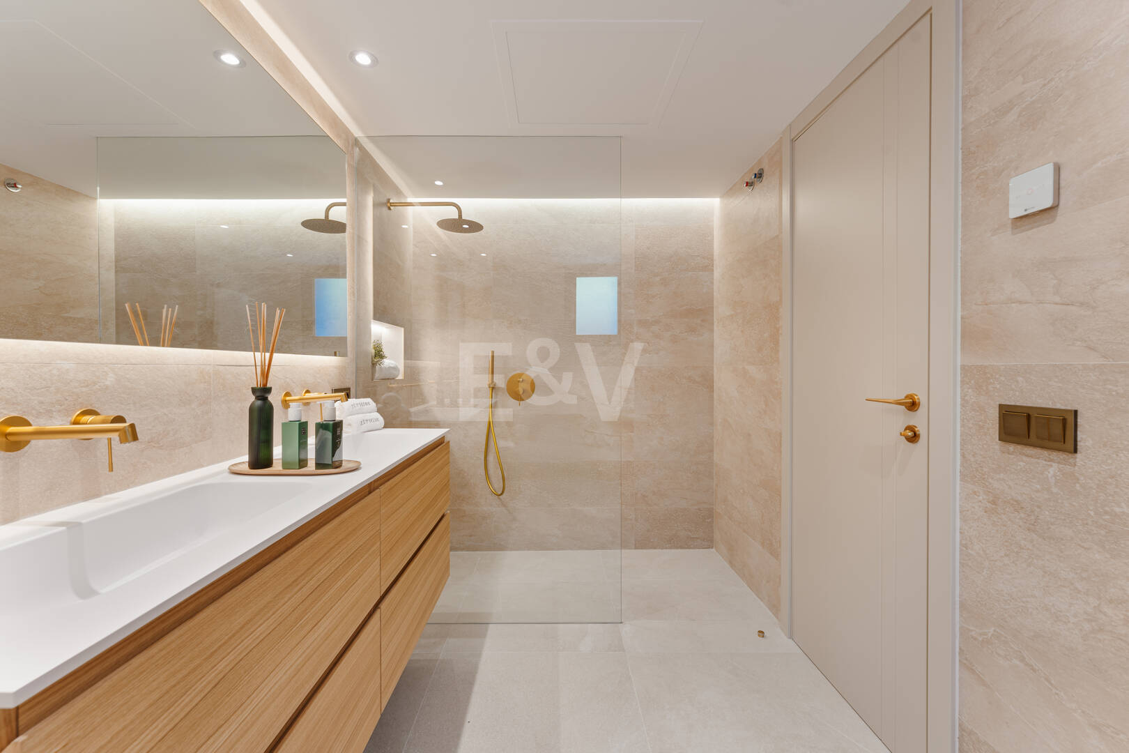 Makellose Villa an der Golden Mile mit Wunderschönem Meer- und Bergblick