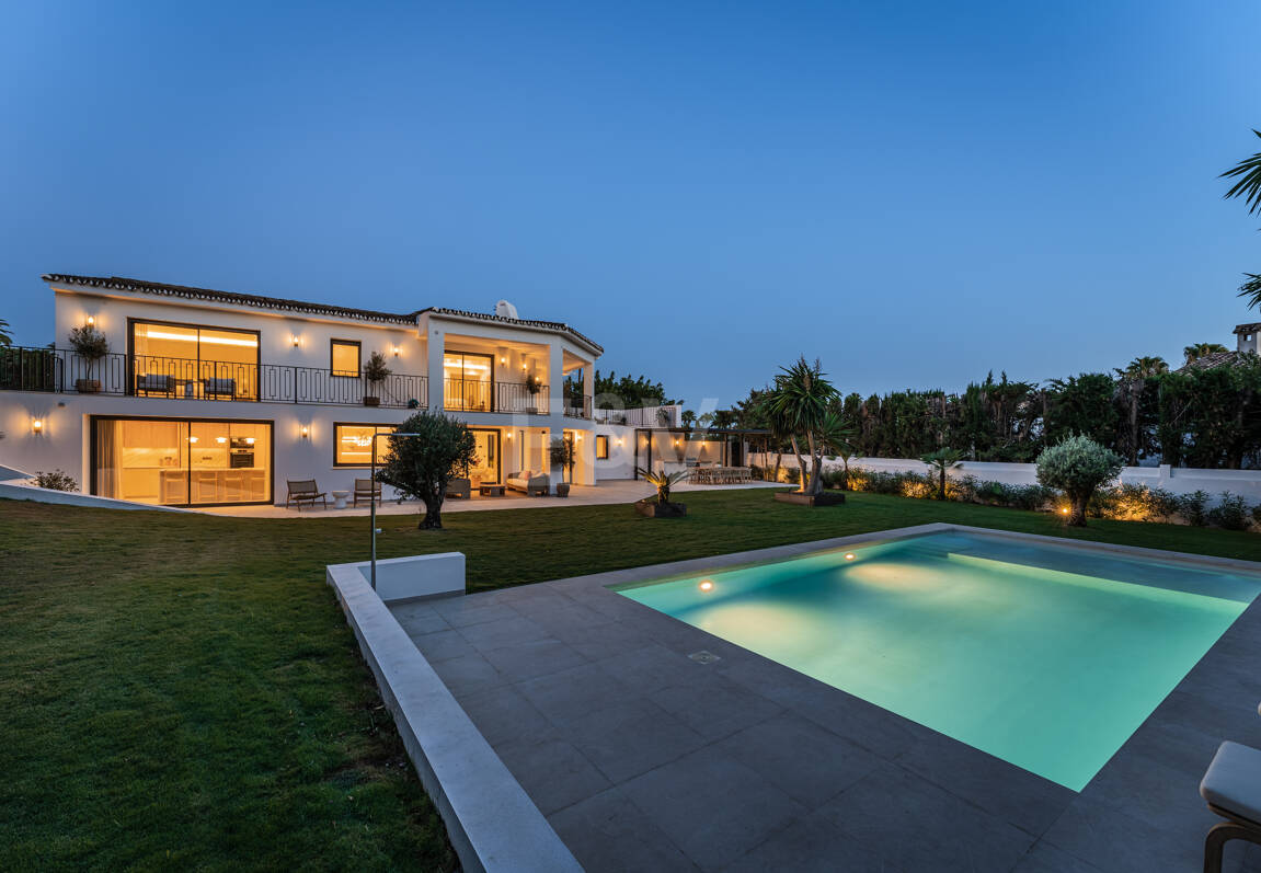 Makellose Villa an der Golden Mile mit Wunderschönem Meer- und Bergblick