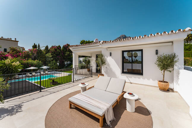 Makellose Villa an der Golden Mile mit Wunderschönem Meer- und Bergblick