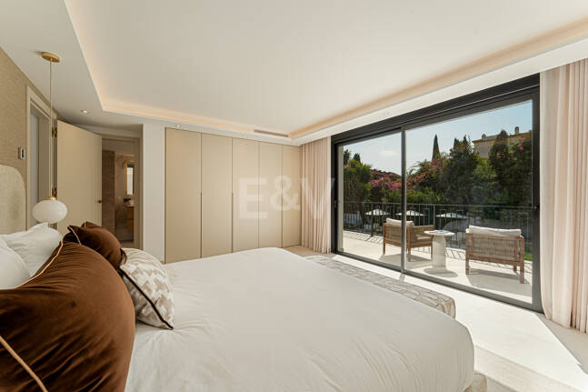 Makellose Villa an der Golden Mile mit Wunderschönem Meer- und Bergblick