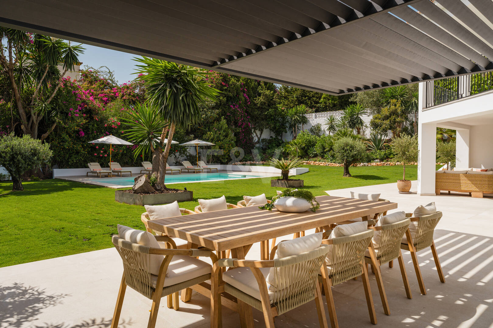 Makellose Villa an der Golden Mile mit Wunderschönem Meer- und Bergblick