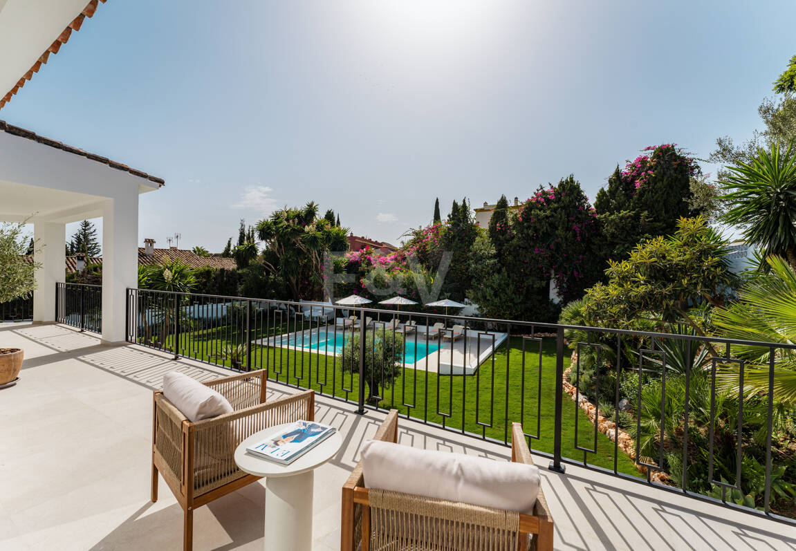 Makellose Villa an der Golden Mile mit Wunderschönem Meer- und Bergblick