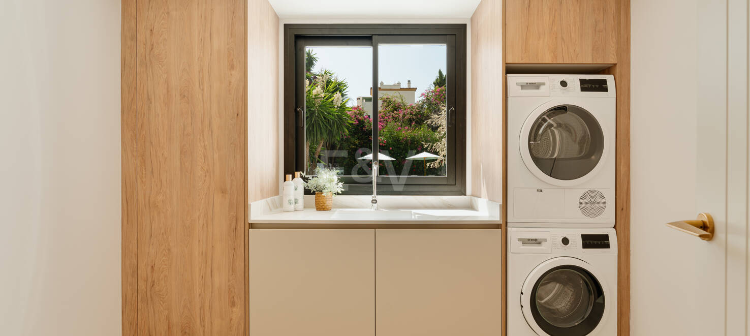 Luxuriöse Modernisierte Villa mit Meerblick an der Goldenen Meile von Marbella