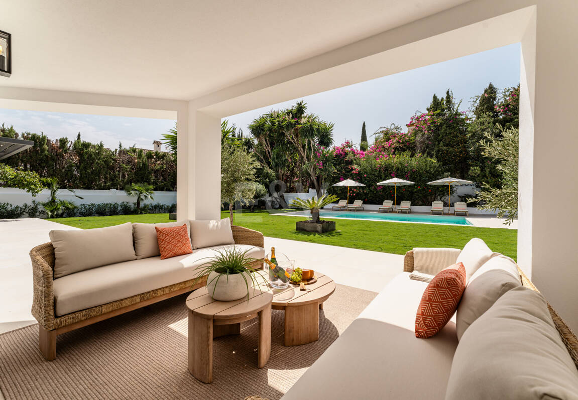 Makellose Villa an der Golden Mile mit Wunderschönem Meer- und Bergblick