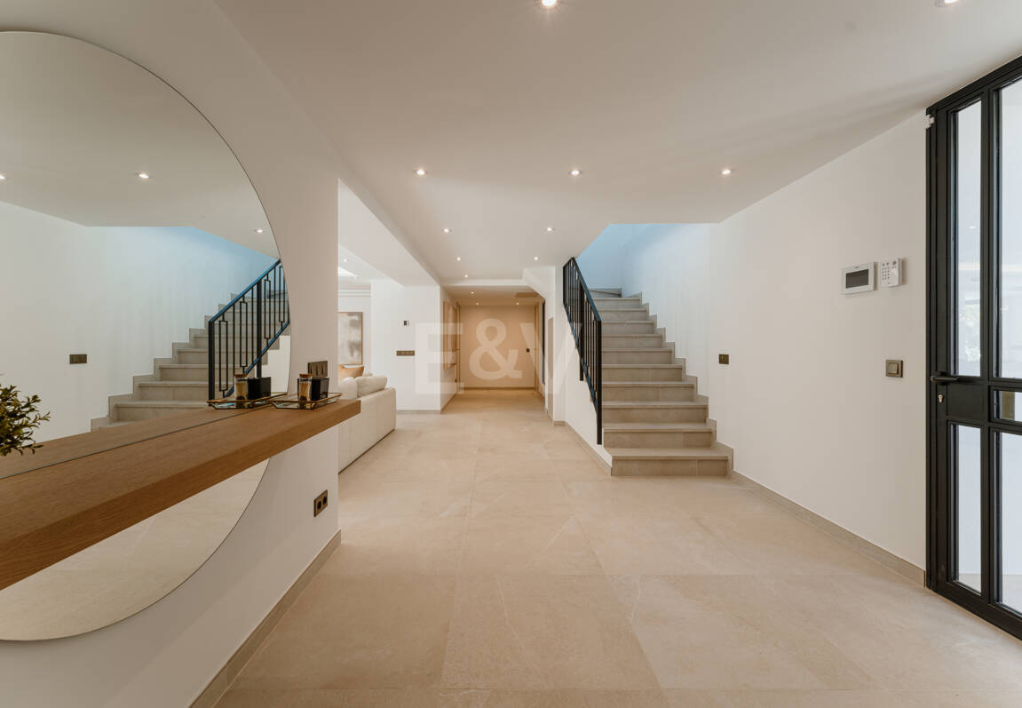 Makellose Villa an der Golden Mile mit Wunderschönem Meer- und Bergblick