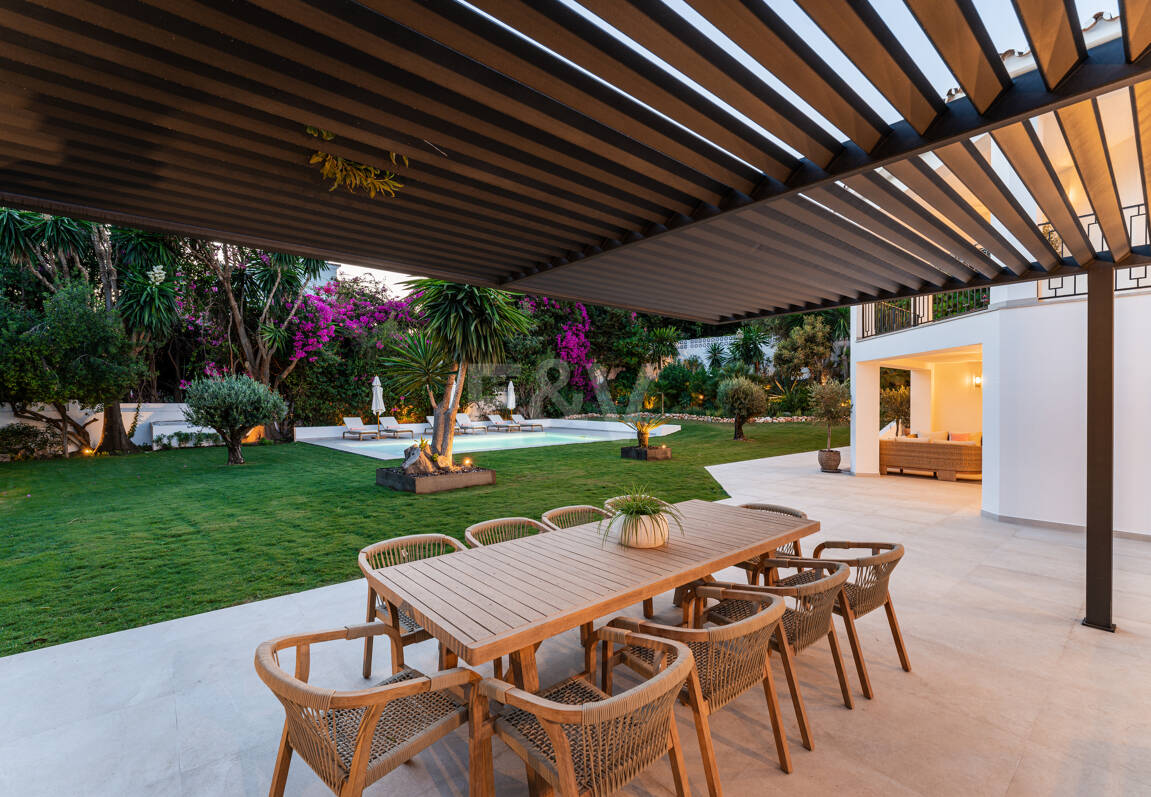 Makellose Villa an der Golden Mile mit Wunderschönem Meer- und Bergblick