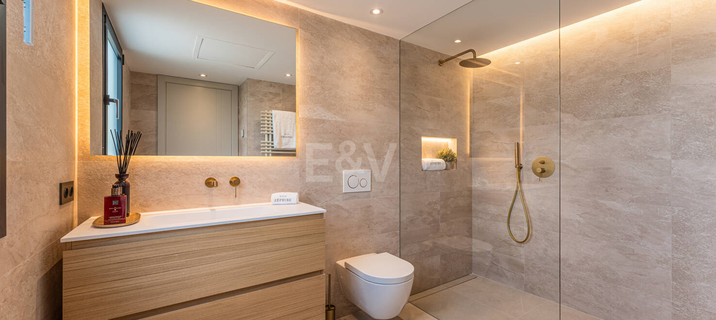 Luxuriöse Modernisierte Villa mit Meerblick an der Goldenen Meile von Marbella