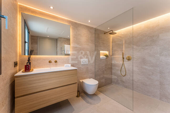 Makellose Villa an der Golden Mile mit Wunderschönem Meer- und Bergblick