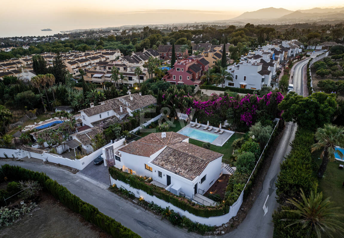 Makellose Villa an der Golden Mile mit Wunderschönem Meer- und Bergblick