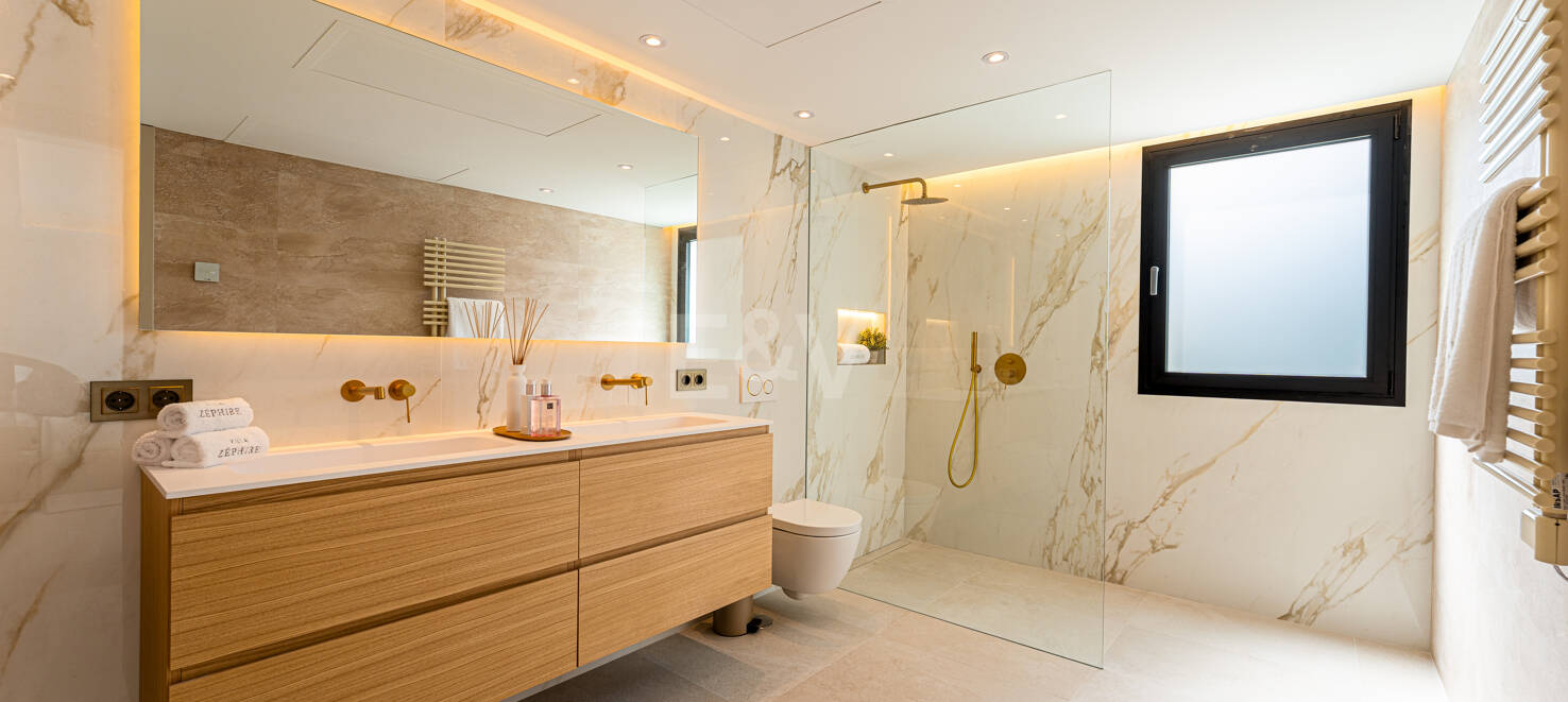 Luxuriöse Modernisierte Villa mit Meerblick an der Goldenen Meile von Marbella