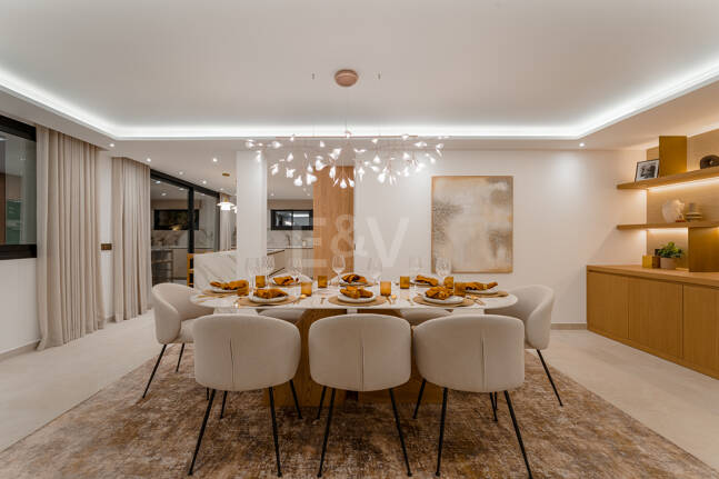 Makellose Villa an der Golden Mile mit Wunderschönem Meer- und Bergblick