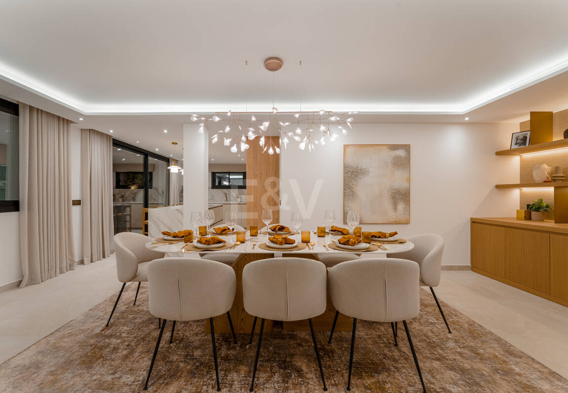 Makellose Villa an der Golden Mile mit Wunderschönem Meer- und Bergblick