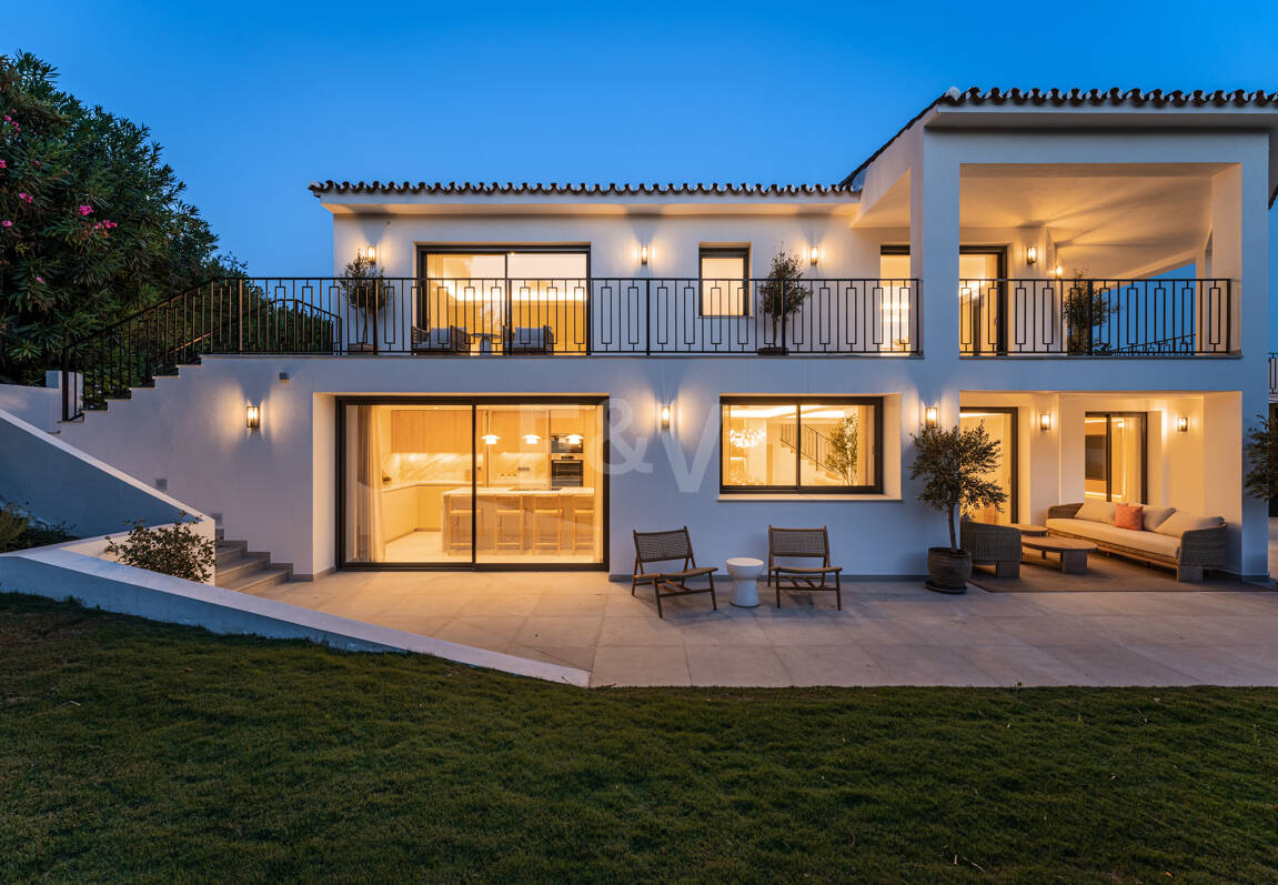 Makellose Villa an der Golden Mile mit Wunderschönem Meer- und Bergblick