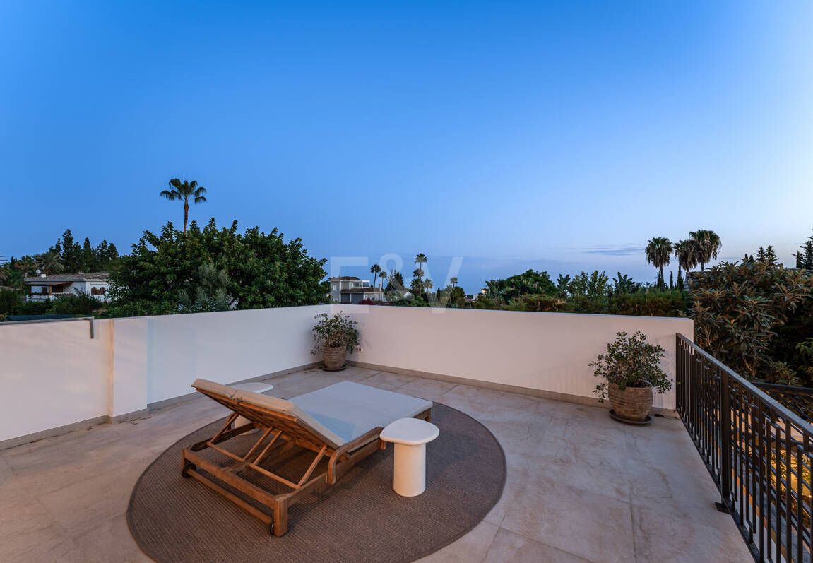 Makellose Villa an der Golden Mile mit Wunderschönem Meer- und Bergblick