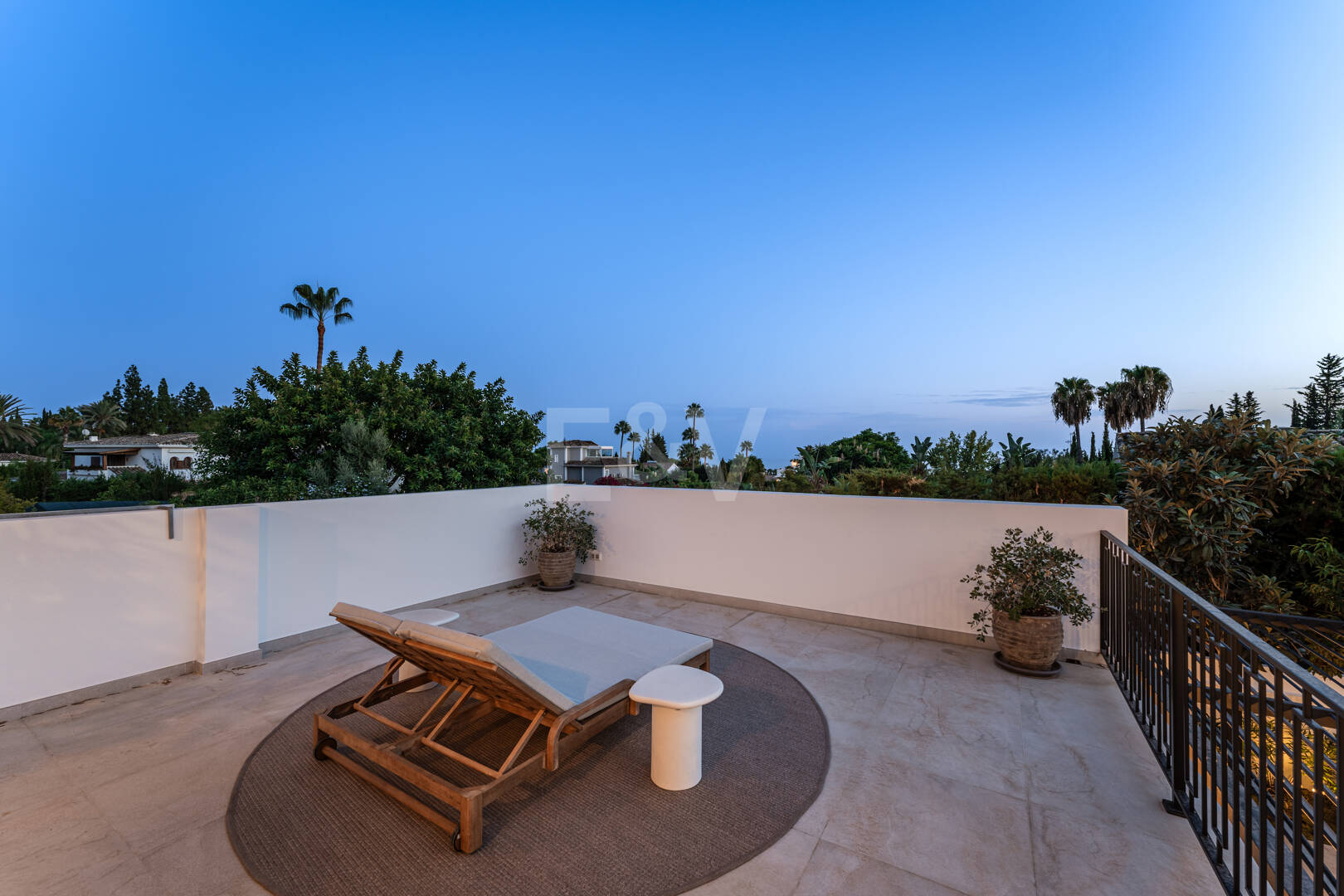 Makellose Villa an der Golden Mile mit Wunderschönem Meer- und Bergblick