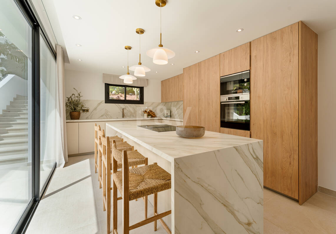 Impeccable Golden Mile Villa with Beautiful Sea and Mountain Views