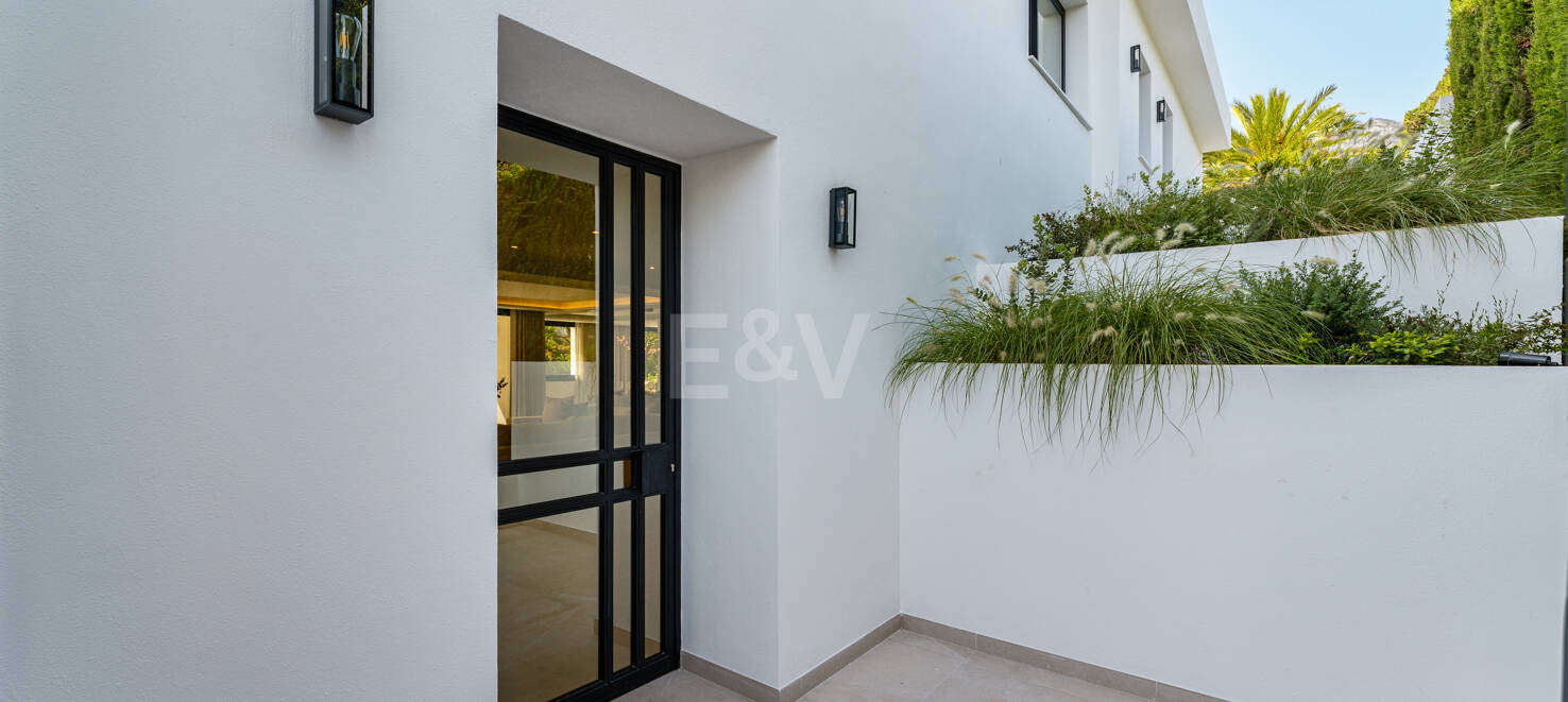 Luxuriöse Modernisierte Villa mit Meerblick an der Goldenen Meile von Marbella