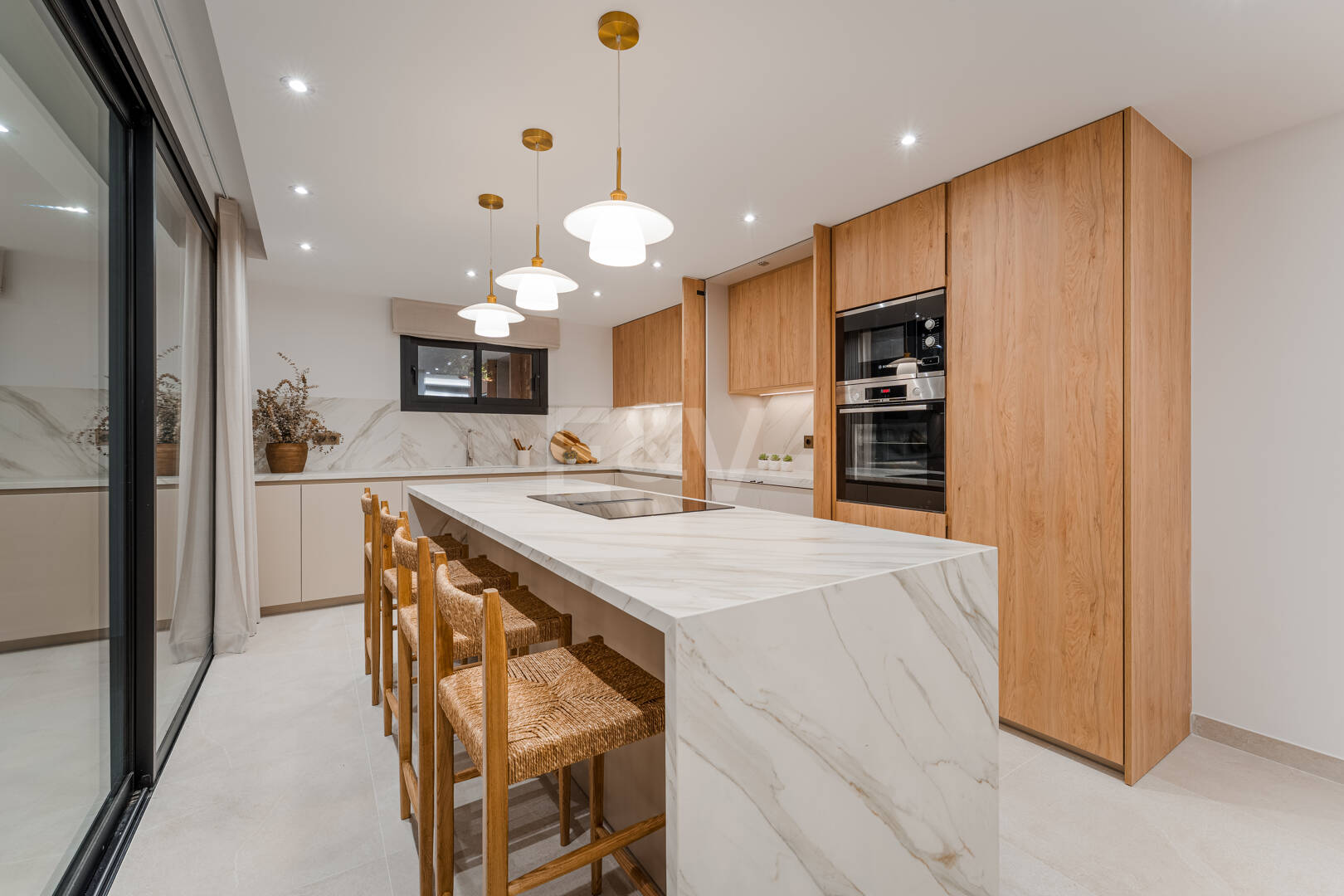 Makellose Villa an der Golden Mile mit Wunderschönem Meer- und Bergblick