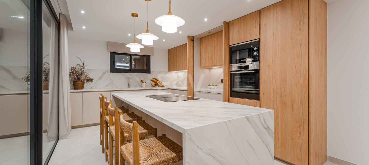 Luxuriöse Modernisierte Villa mit Meerblick an der Goldenen Meile von Marbella