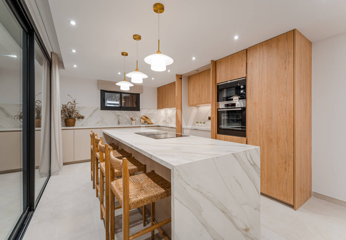 Makellose Villa an der Golden Mile mit Wunderschönem Meer- und Bergblick