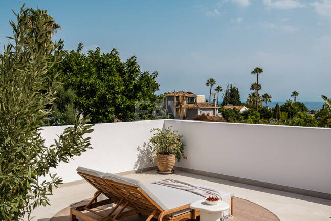 Makellose Villa an der Golden Mile mit Wunderschönem Meer- und Bergblick