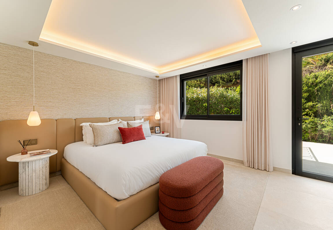 Makellose Villa an der Golden Mile mit Wunderschönem Meer- und Bergblick