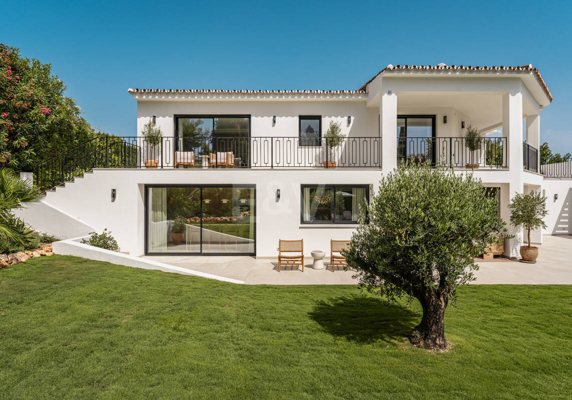 Impeccable Golden Mile Villa with Beautiful Sea and Mountain Views