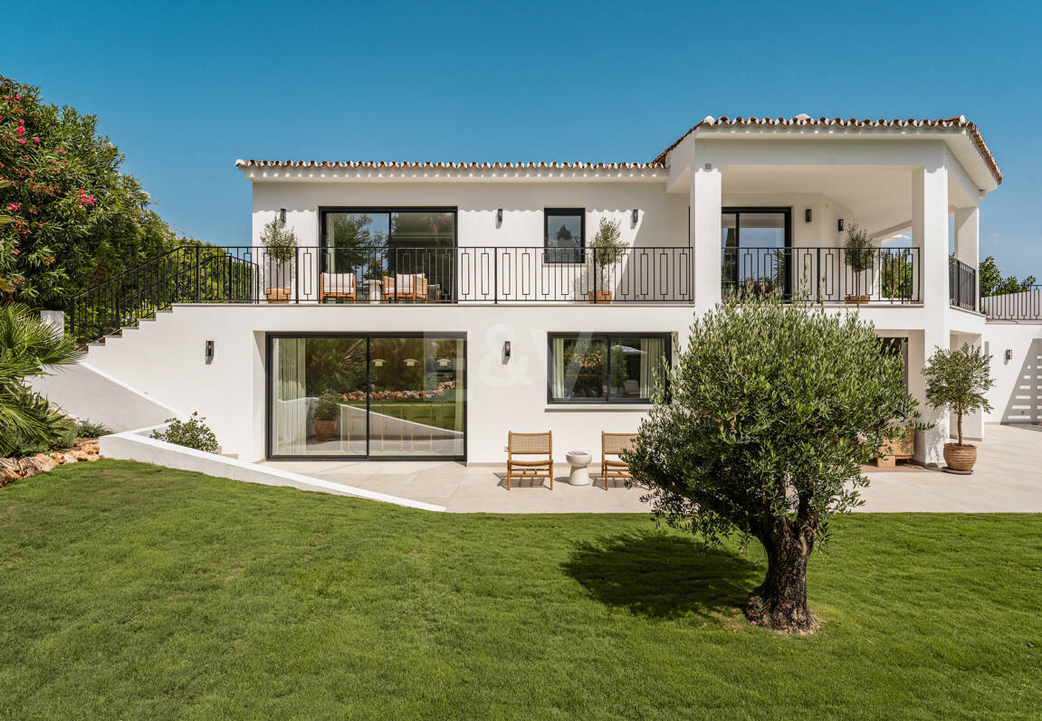 Makellose Villa an der Golden Mile mit Wunderschönem Meer- und Bergblick