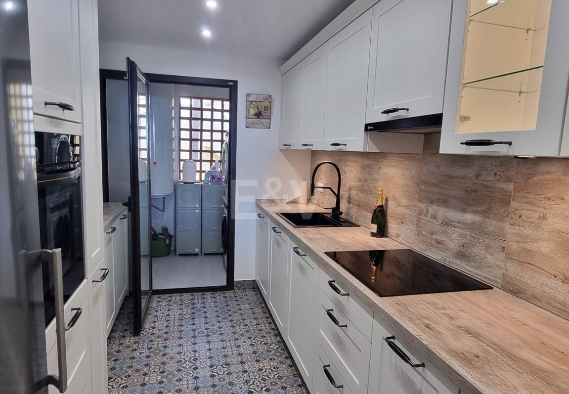 Apartment with Beautiful Sea Views and Golf Community Access