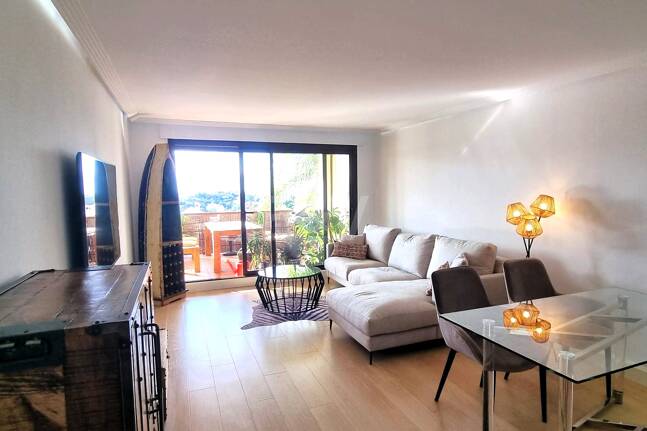 Apartment with Beautiful Sea Views and Golf Community Access