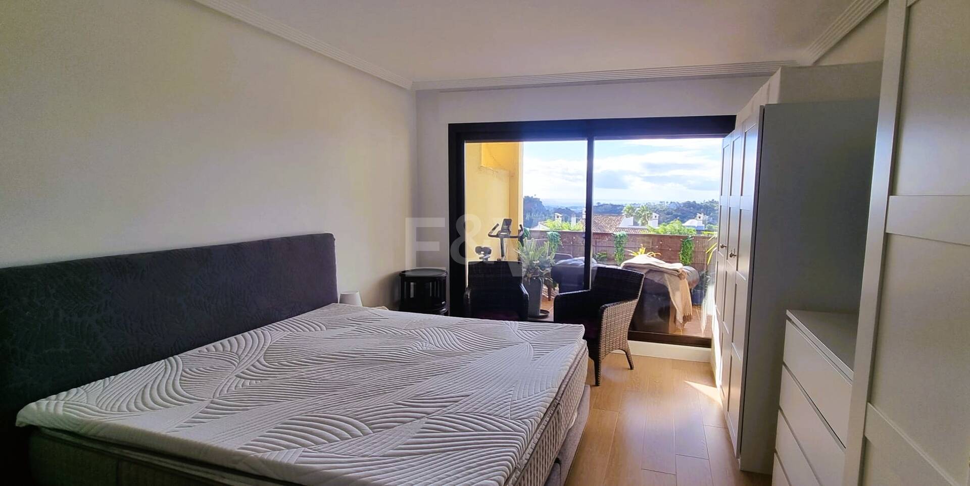 Apartment with Beautiful Sea Views and Golf Community Access