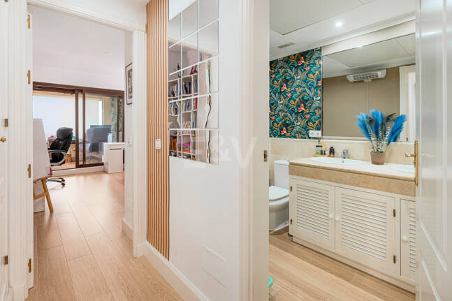 Apartment with Beautiful Sea Views and Golf Community Access