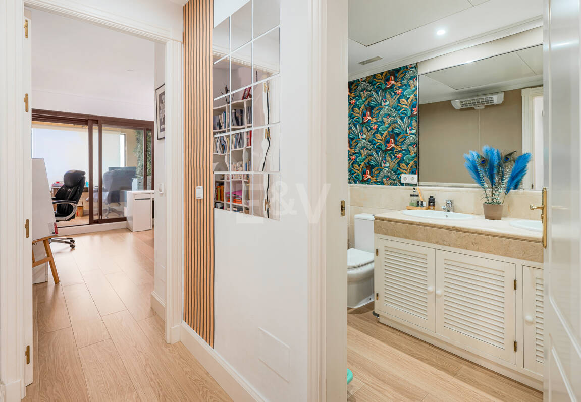 Apartment with Beautiful Sea Views and Golf Community Access