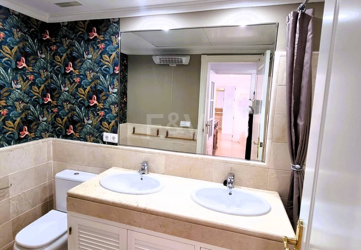 Apartment with Beautiful Sea Views and Golf Community Access