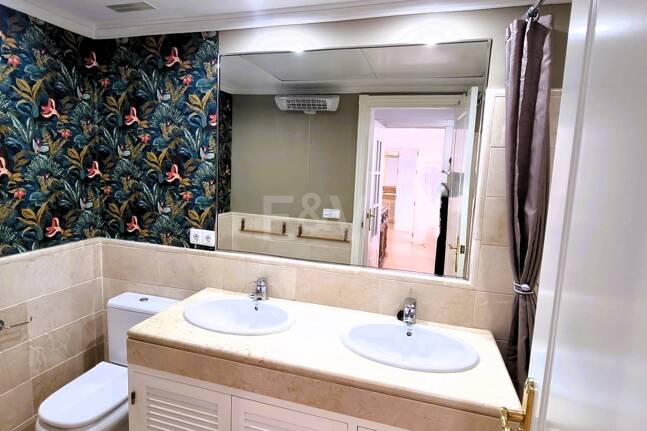 Apartment with Beautiful Sea Views and Golf Community Access