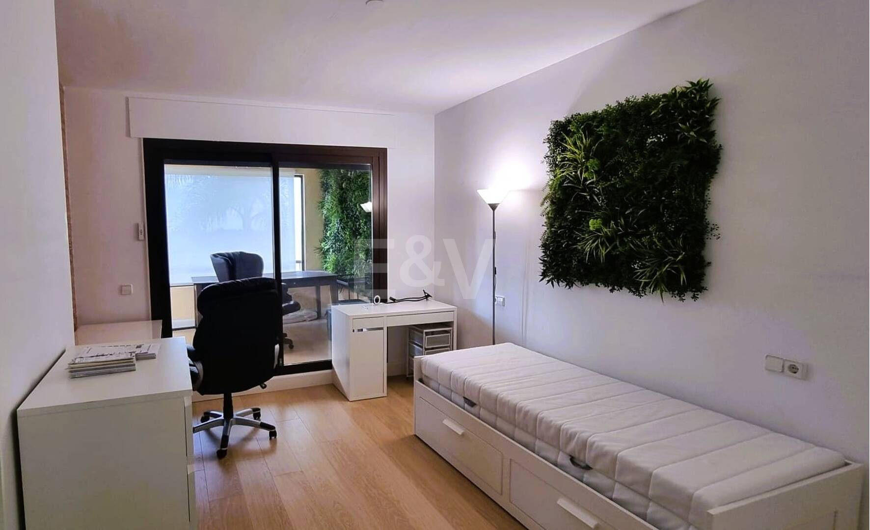 Apartment with Beautiful Sea Views and Golf Community Access