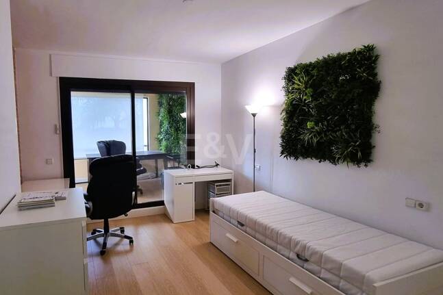 Apartment with Beautiful Sea Views and Golf Community Access