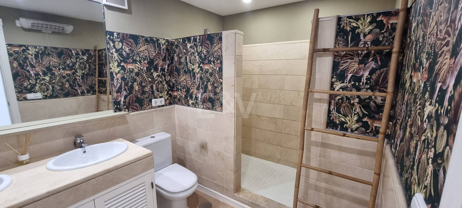 Apartment with Beautiful Sea Views and Golf Community Access