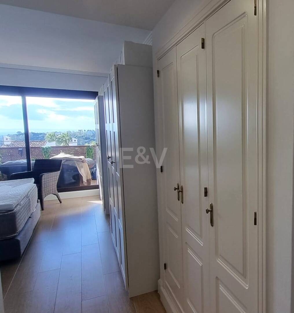 Apartment with Beautiful Sea Views and Golf Community Access