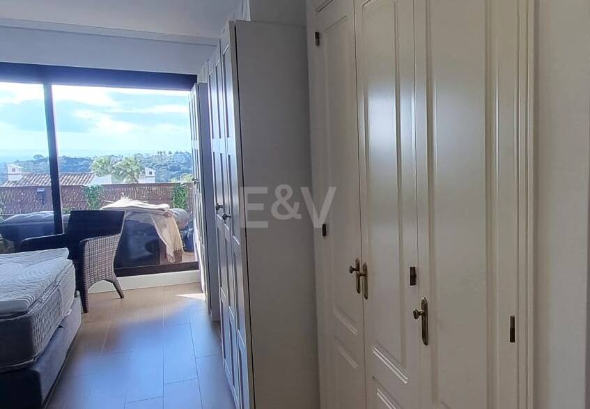 Apartment with Beautiful Sea Views and Golf Community Access