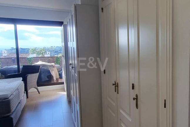 Apartment with Beautiful Sea Views and Golf Community Access