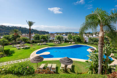 Apartment with Beautiful Sea Views and Golf Community Access