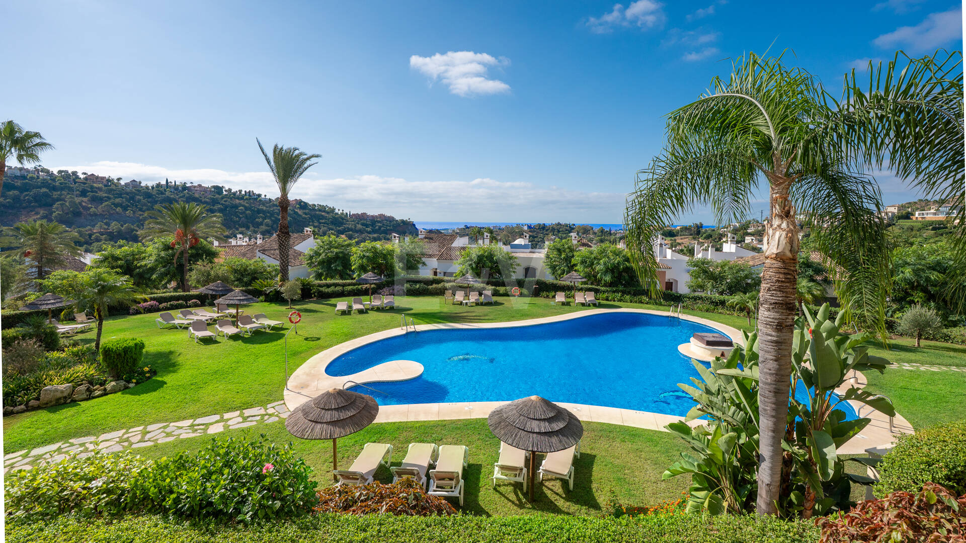 Apartment with Beautiful Sea Views and Golf Community Access