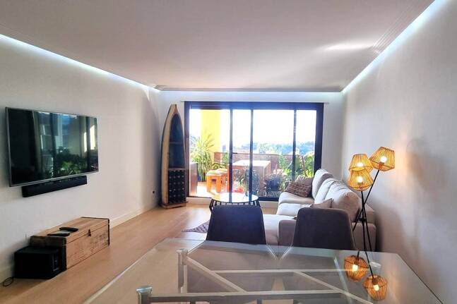 Apartment with Beautiful Sea Views and Golf Community Access