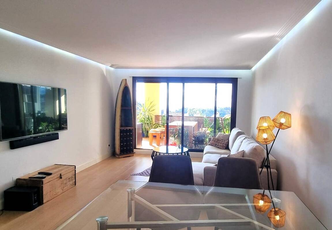 Apartment with Beautiful Sea Views and Golf Community Access