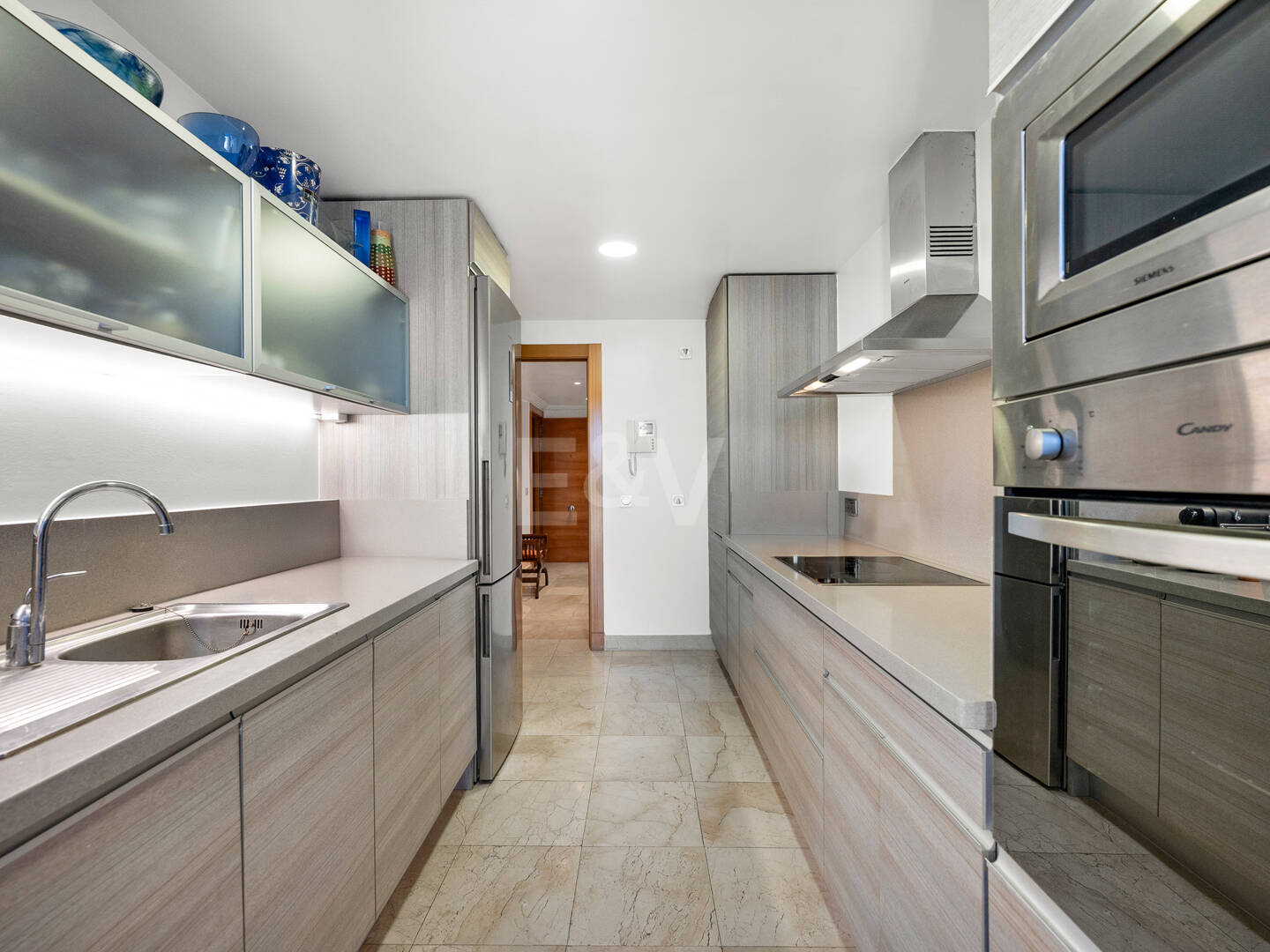 Exklusive Wohnung mit Großer Terrasse und Panoramablick auf Golfplatz und Meer