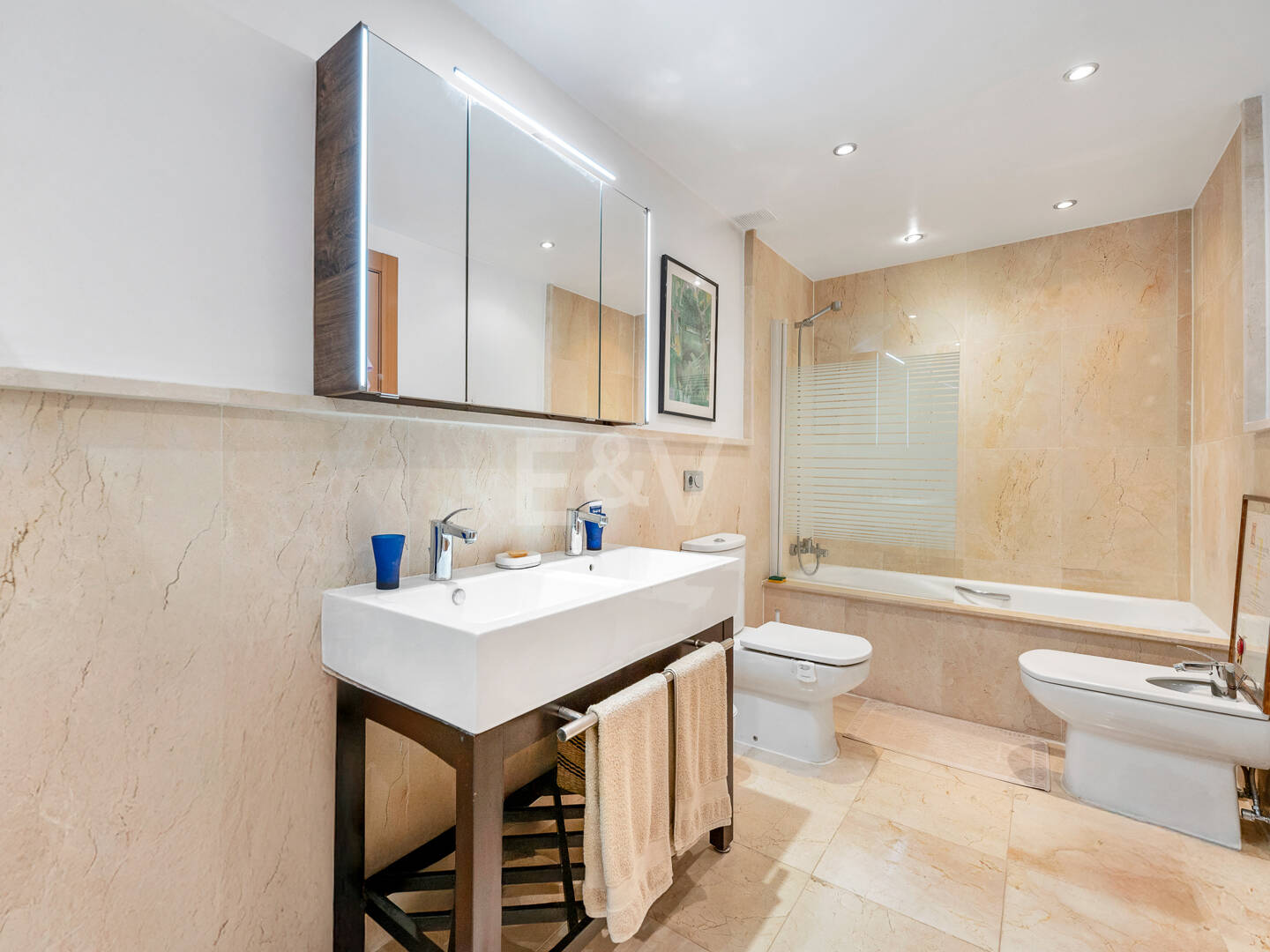 Exklusive Wohnung mit Großer Terrasse und Panoramablick auf Golfplatz und Meer