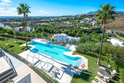 Exklusive Wohnung mit Großer Terrasse und Panoramablick auf Golfplatz und Meer